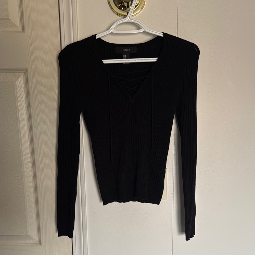 🍂FOREVER 21 Black Fitted Long Sleeve Lace-Up Sweater M